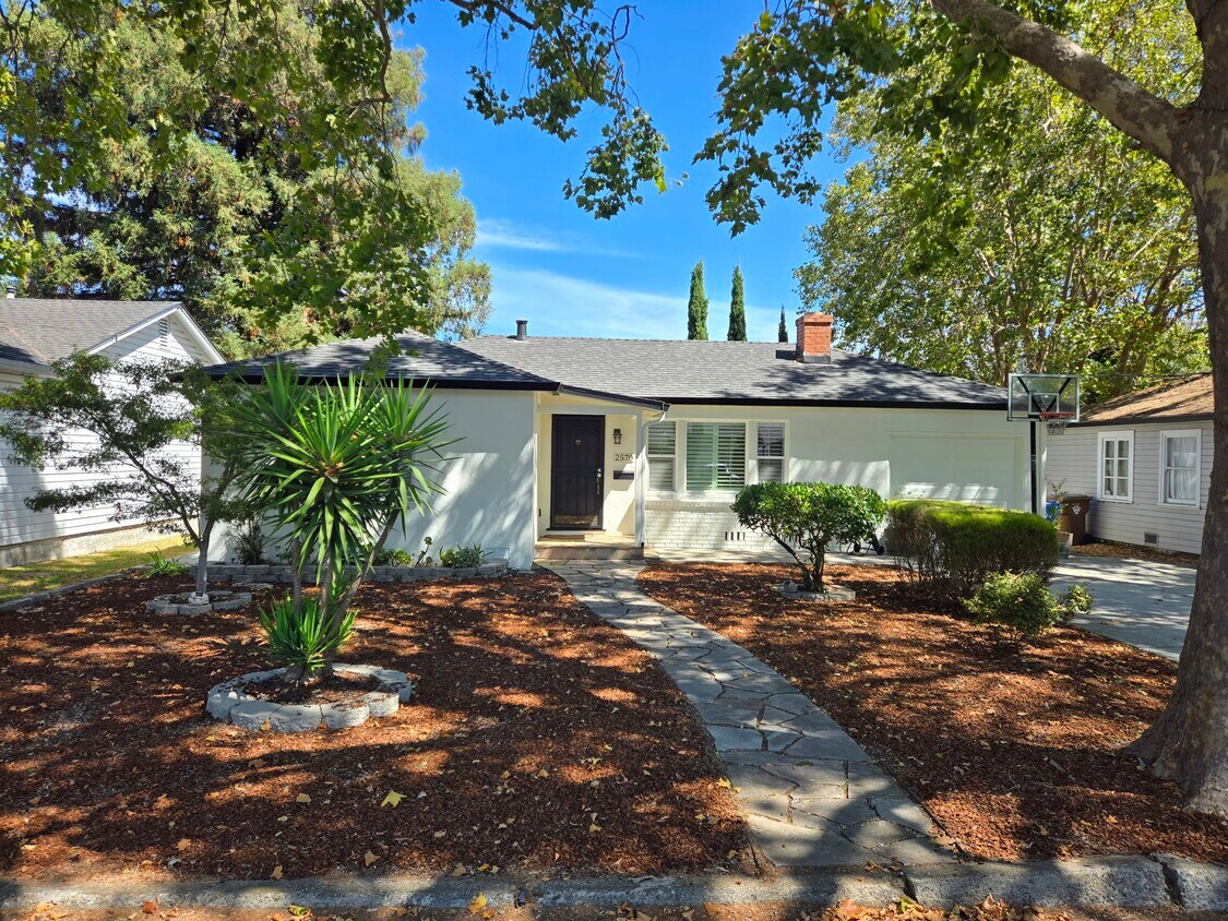 Foto principal - 2570 Pacific St