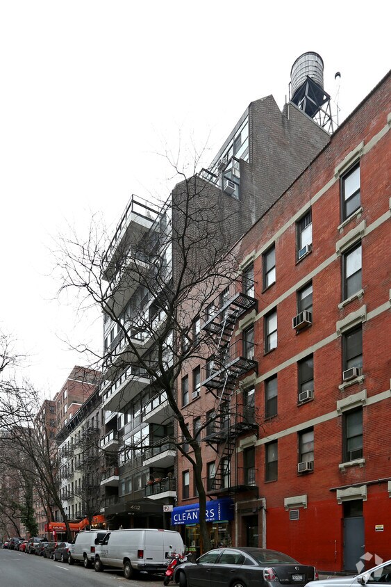 Primary Photo - 400 E 64th St