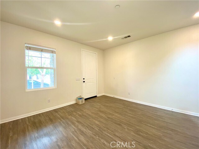 Foto del edificio - 4733 Rogers Way