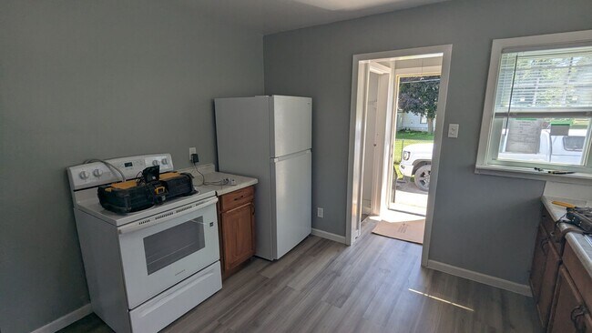 Foto del edificio - 2 bedroom available in Evansdale
