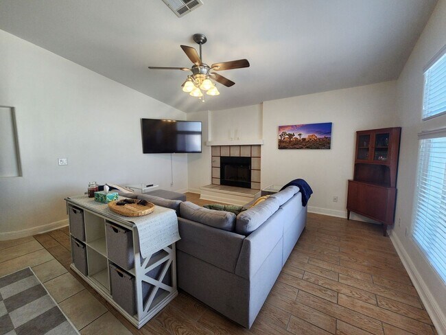Building Photo - Fully Furnished 3 Bedroom Home w/ Covered ...