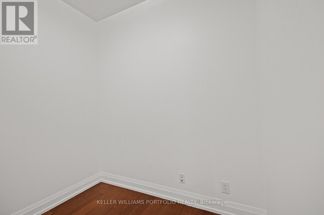 Photo du bâtiment - 1070-1070 Sheppard Ave W