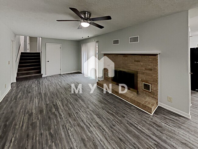 Building Photo - 5226 E Shore Dr SW