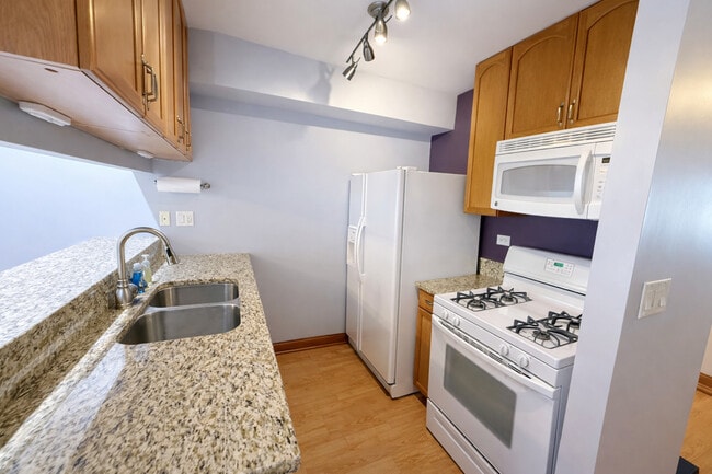 Building Photo - 2624 Prairieview Ln S