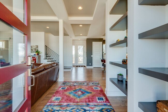 Foto del edificio - 4 Bedroom/3.5 Bath home overlooking the ci...