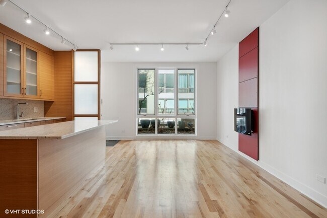 Building Photo - 641 W Wayman St