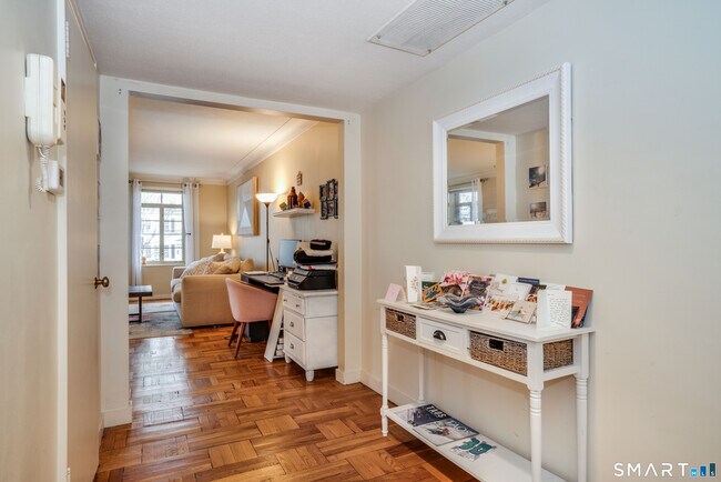 Foto del edificio - 20 Outlook Ave