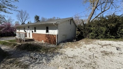 Building Photo - 1020 W 6th St