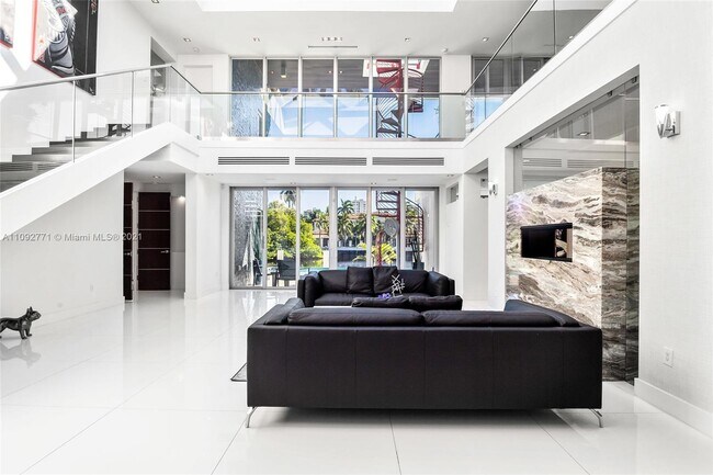 300 Royal Plaza Dr photo'