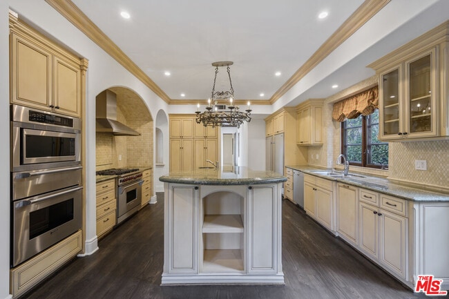 Foto del edificio - 305 N Palm Dr