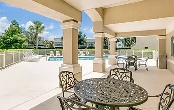 Foto del edificio - 1304 Hampton Park Ln