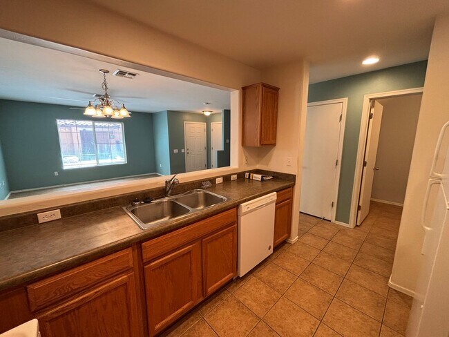 Foto del edificio - 6028 S Sweet Birch Ln