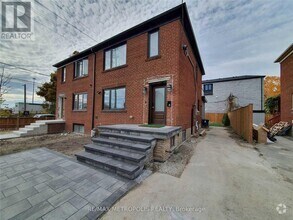 Building Photo - 4 Harold St