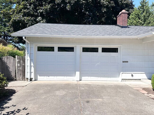 Foto del edificio - 2 Bed 1 Bath Home in Cedar Hills Neighborh...