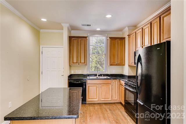Building Photo - 1305 Summit Greenway Court