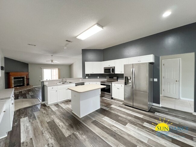 Foto del edificio - Energy-Efficient 4-Bedroom Home with Pool ...