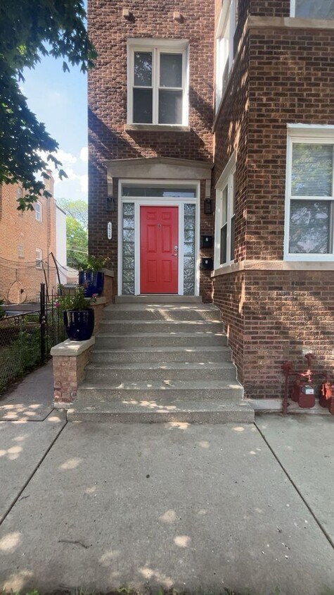 Primary Photo - 1824 W Hood Ave