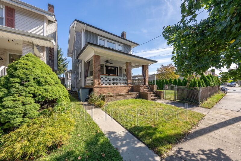 Primary Photo - 1100 Langford St