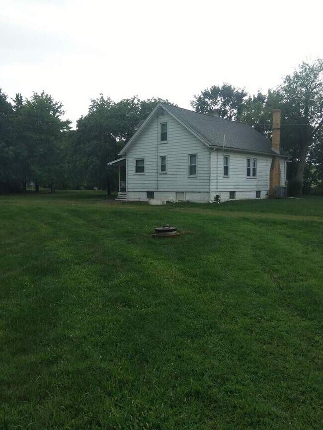 Foto del edificio - AVAILABLE NOW! - 2302 - 2306 Dime Road, Fo...