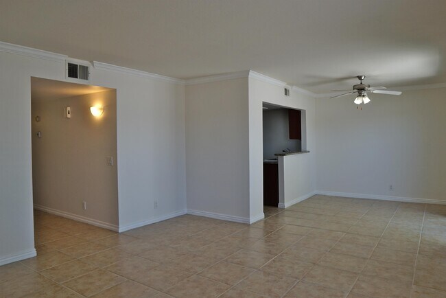 Foto del edificio - 43376 Cook St