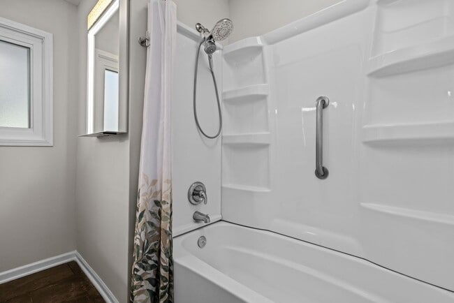 Building Photo - 1655 Fenmore Dr