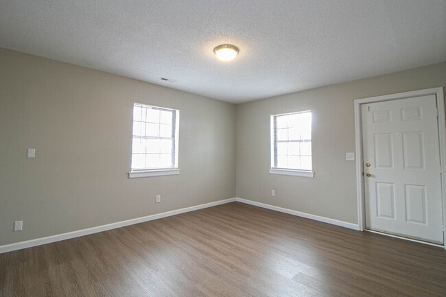 Building Photo - 7-407 Thompsonville Ln