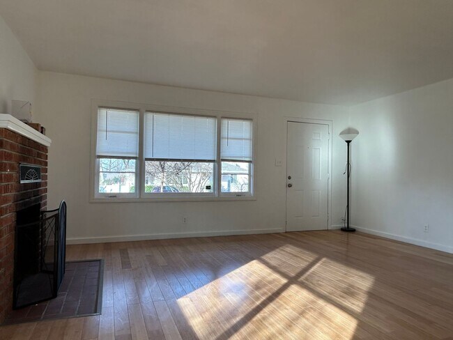 Foto del edificio - 1295 Floral Ave