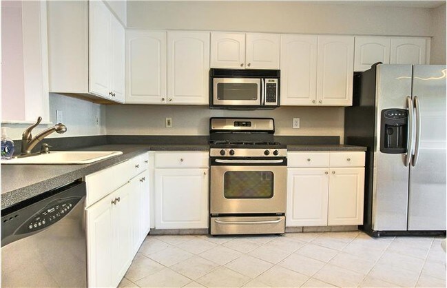 Building Photo - 214 Paddington Ct