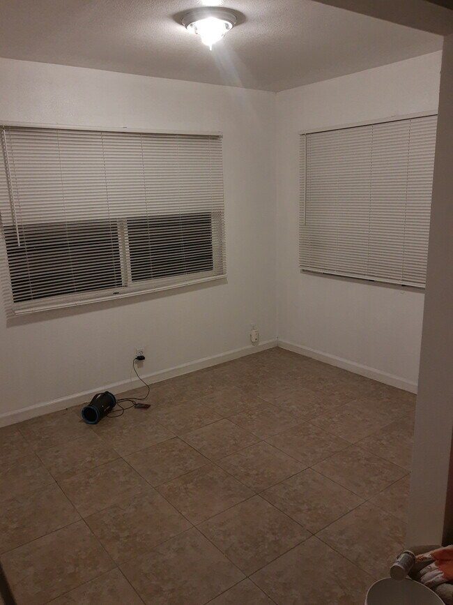 Foto del edificio - 941 E 52nd Pl