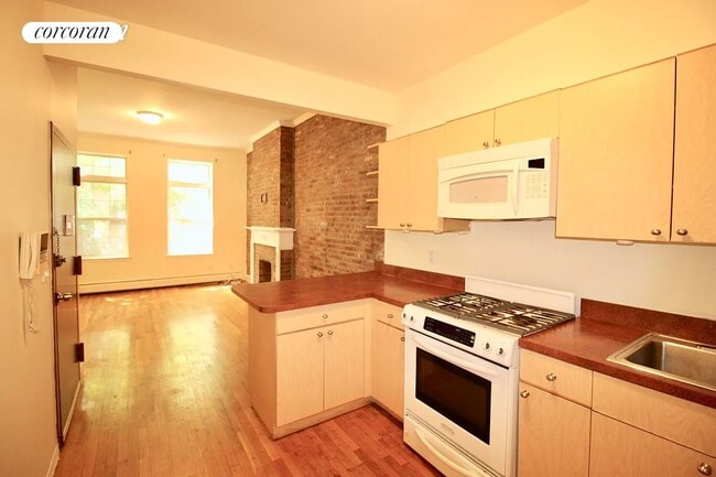 Building Photo - 207 Taaffe Pl