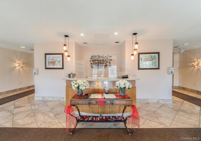 Building Photo - 160 Academy St