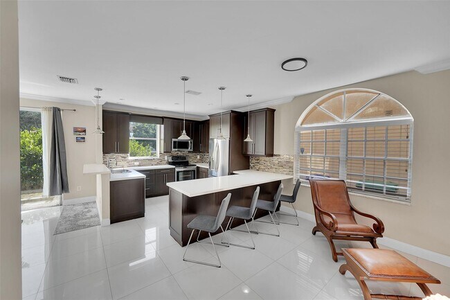 Foto del edificio - 8785 NW 6th St