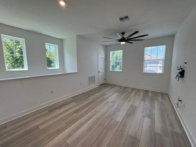 Building Photo - 1 Bedroom Garage Apartment Island Village of Celebration