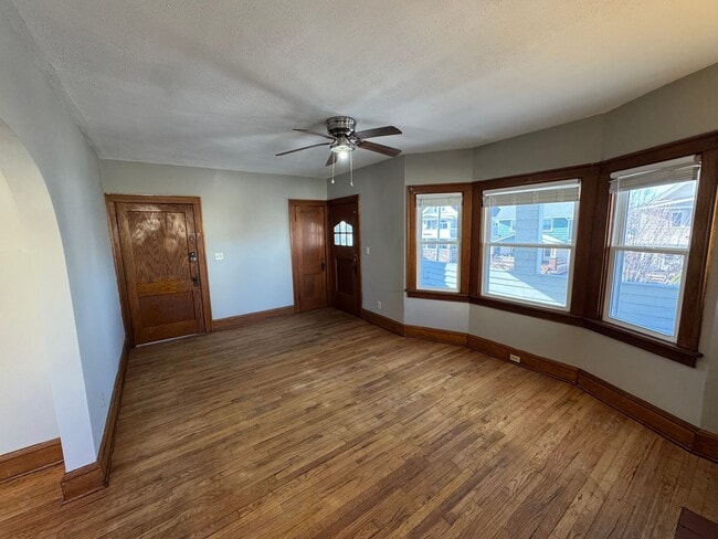 Building Photo - 2121 Wyandotte Ave