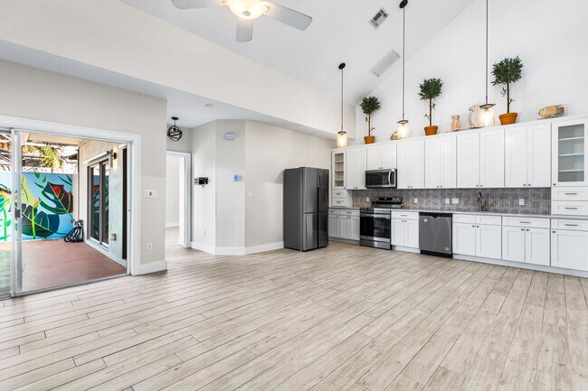 Building Photo - ** COURTYARDS AT QUAIL WOODS ** 2 BED + DEN / 2 BATH - TOWNHOME - NORTH NAPLES - ANNUAL RENTAL