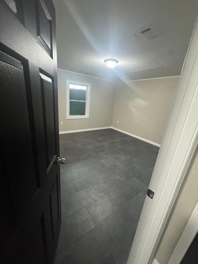 Photo - 1490 Hugenot St House