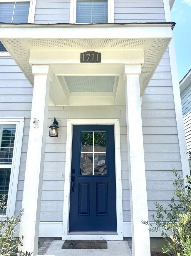 Building Photo - 1711 Sparkleberry Ln