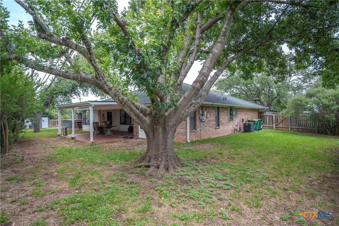 Foto principal - 1012 Pin Oak Dr
