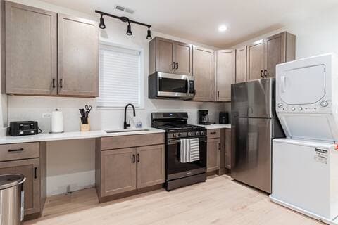 Building Photo - 2943 N Gresham Ave