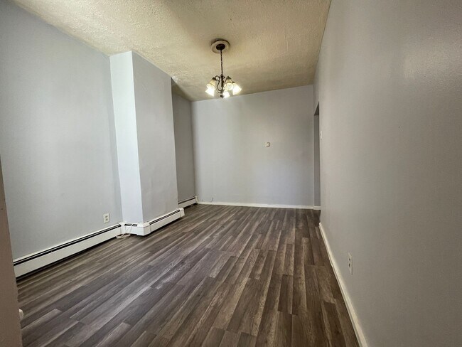 Building Photo - 116 Linden Ave