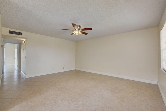 Building Photo - 127 Burgundy B