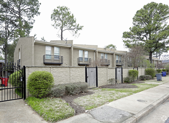 Foto del edificio - Poplar East Condominiums