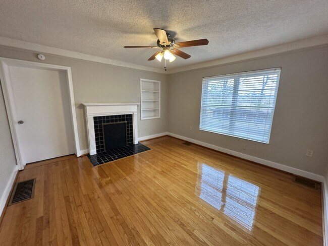 Foto del edificio - 637 Blanton Ln