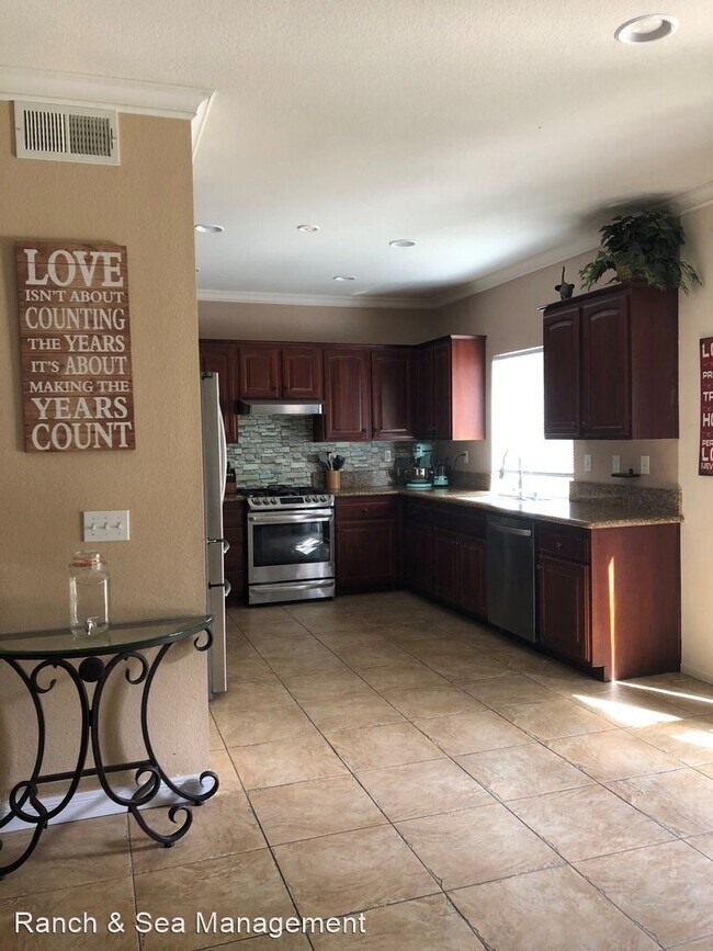 Building Photo - 4 br, 2.5 bath House - 3131 Huula Dr.