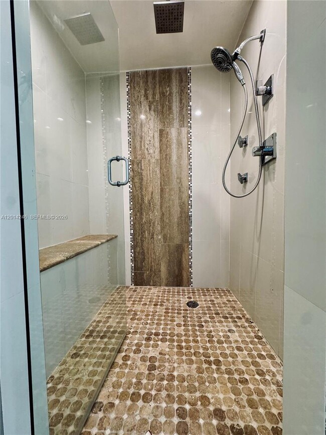 Foto del edificio - 8320 NW 180th St