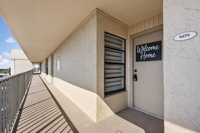 Foto del edificio - 6 Royal Palm Way