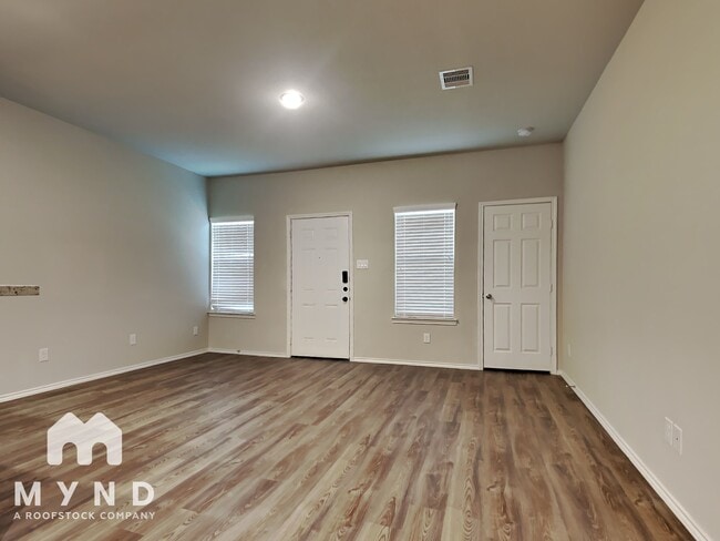 Building Photo - 413 E Avenue G Ave