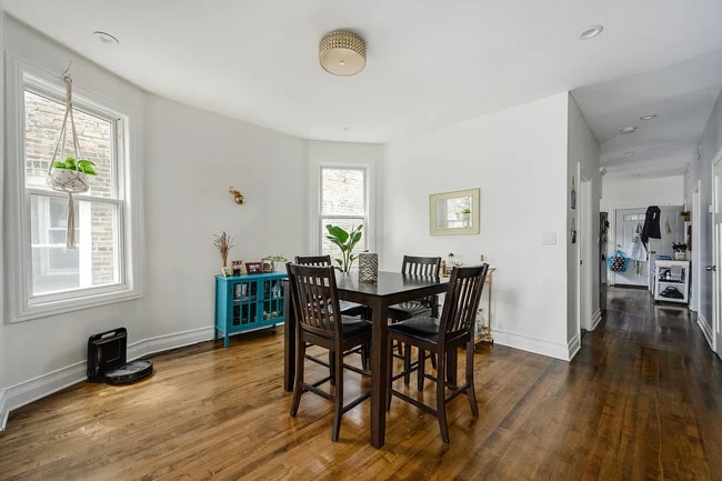 Foto del edificio - 3244 N Hamlin Ave