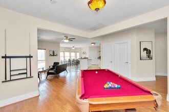 Building Photo - 1730 Lakeshore Dr