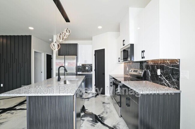 Foto del edificio - 8889 Redbud Rd